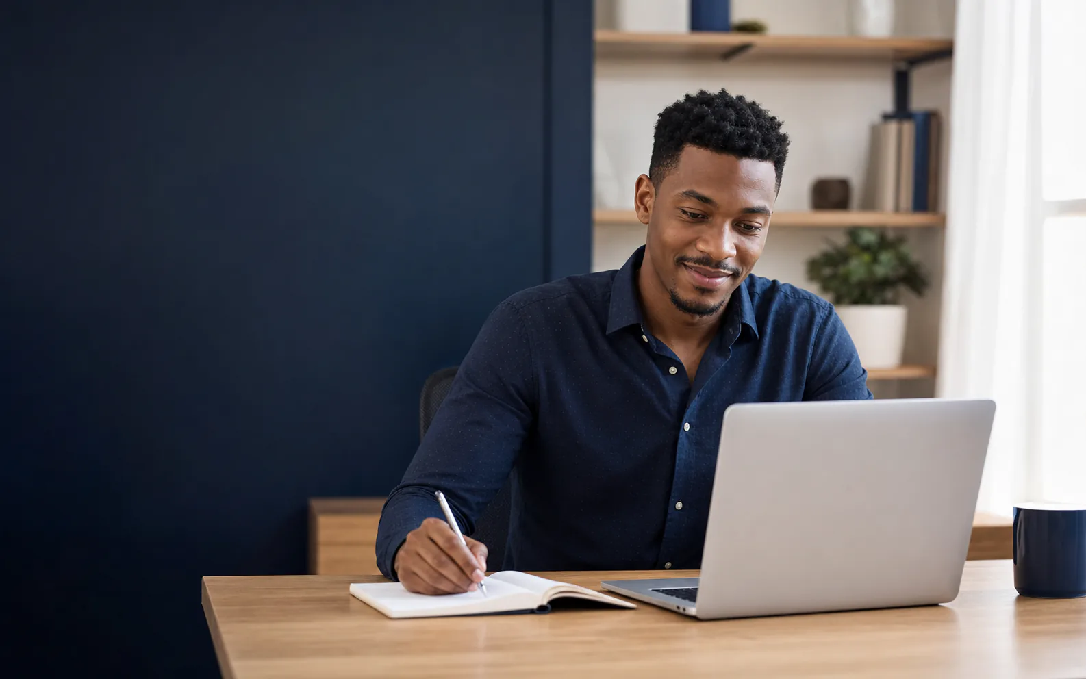Un apprenant satisfait progresse avec CCL E-Learning